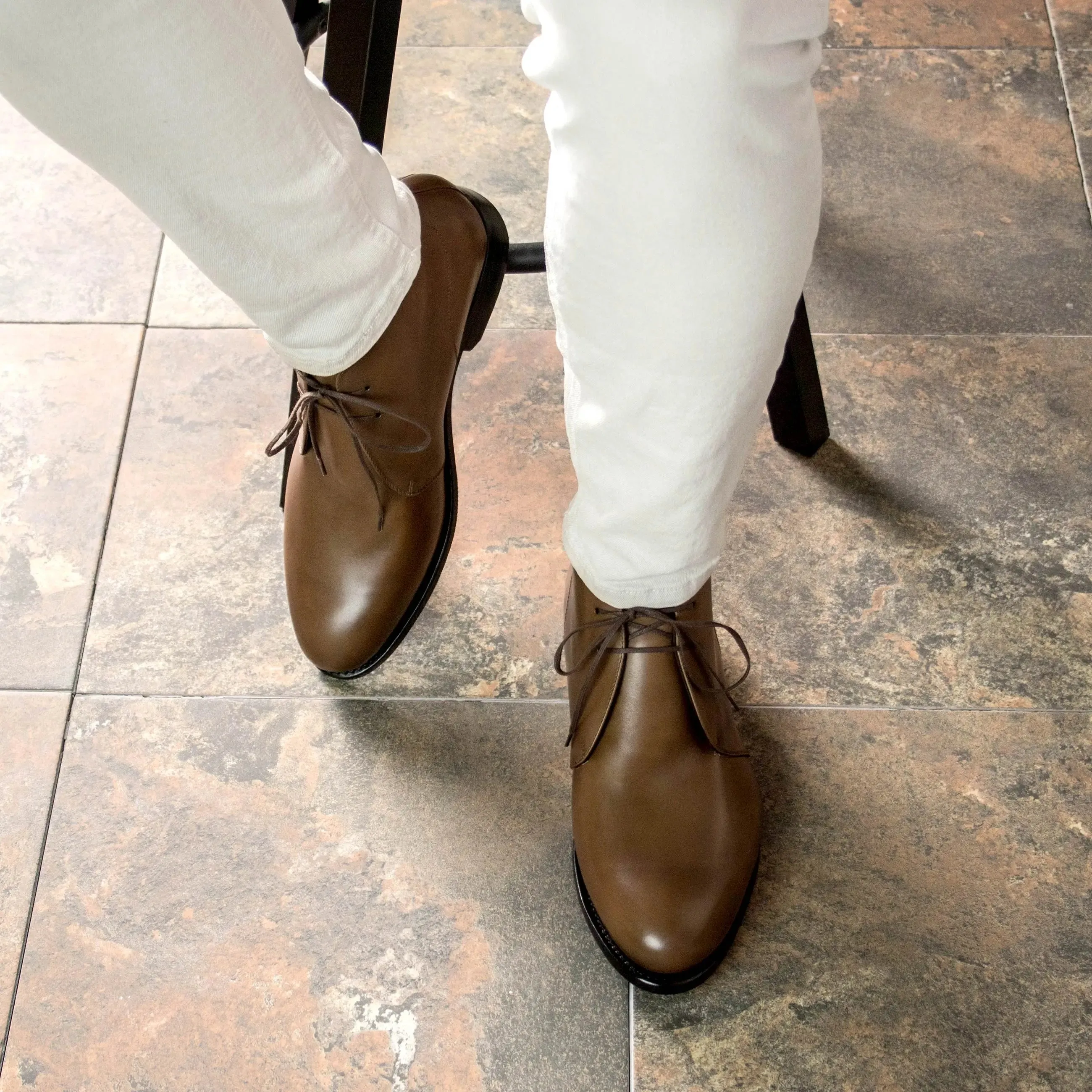 DapperFam Vivace in Brown Men's Italian Leather Chukka